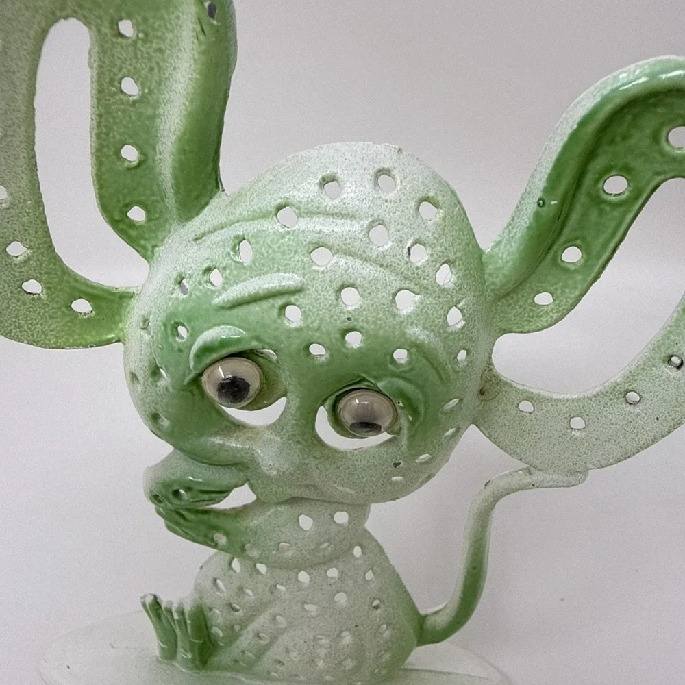 Retro Metal Green MOUSE Shape Earring Holder Google Eyes Revere Mfg USA VTG 70s